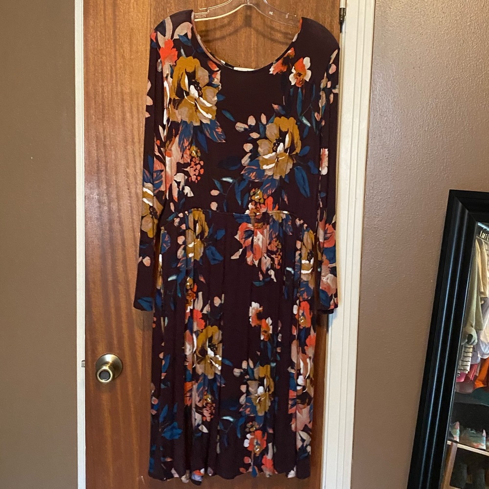 Dress with pockets. Deep purple color.